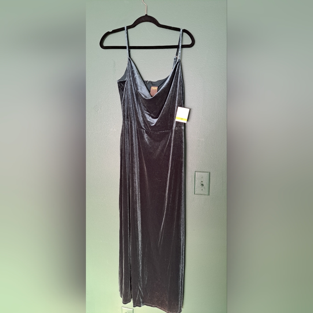 Elegant Emerald Velvet Dress